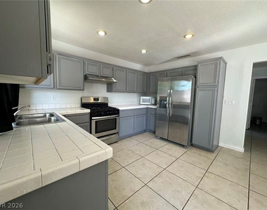 8275 Cedar Leaf Drive - Photo Thumbnail 8