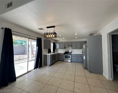 8275 Cedar Leaf Drive - Photo Thumbnail 6