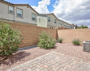 5327 Lazy Breeze Avenue - Photo Thumbnail 14
