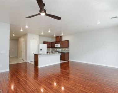 5327 Lazy Breeze Avenue - Photo Thumbnail 9