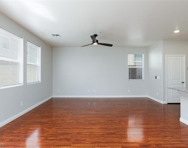 5327 Lazy Breeze Avenue - Photo Thumbnail 7