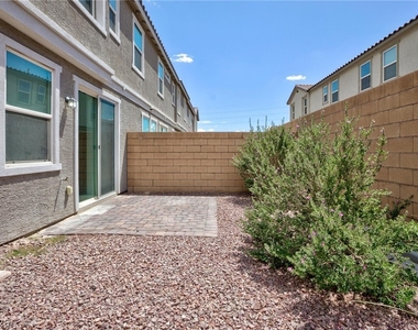 5327 Lazy Breeze Avenue - Photo Thumbnail 15