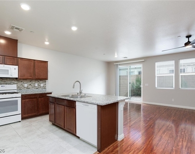 5327 Lazy Breeze Avenue - Photo Thumbnail 12