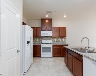 5327 Lazy Breeze Avenue - Photo Thumbnail 11