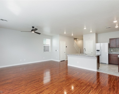 5327 Lazy Breeze Avenue - Photo Thumbnail 8