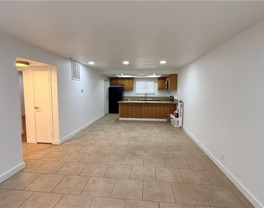4744 W Twain Avenue - Photo Thumbnail 1