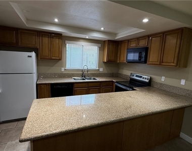 4744 W Twain Avenue - Photo Thumbnail 2
