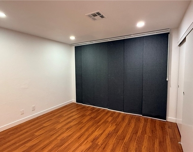 4744 W Twain Avenue - Photo Thumbnail 6