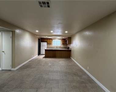 4744 W Twain Avenue - Photo Thumbnail 1