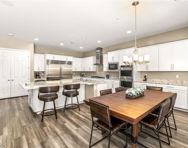 1133 Pandora Canyon Street - Photo Thumbnail 9