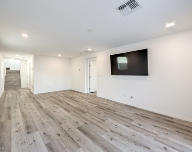 8051 Adelaide Hills Street - Photo Thumbnail 25