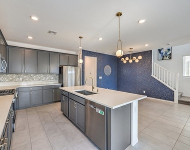 8051 Adelaide Hills Street - Photo Thumbnail 12