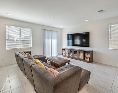 8051 Adelaide Hills Street - Photo Thumbnail 4