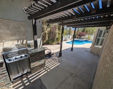 8432 Airmont Court - Photo Thumbnail 16
