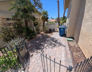 8432 Airmont Court - Photo Thumbnail 17