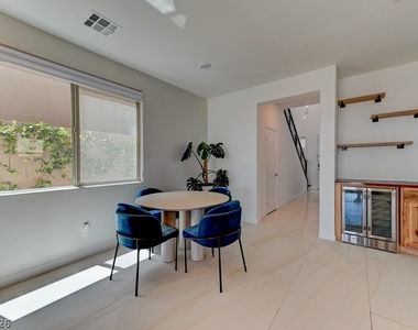 12393 Ferry Glide Avenue - Photo Thumbnail 9