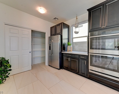 12393 Ferry Glide Avenue - Photo Thumbnail 17