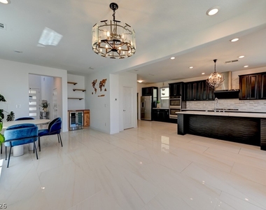 12393 Ferry Glide Avenue - Photo Thumbnail 12