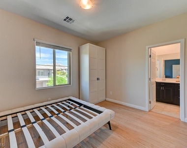 12393 Ferry Glide Avenue - Photo Thumbnail 39