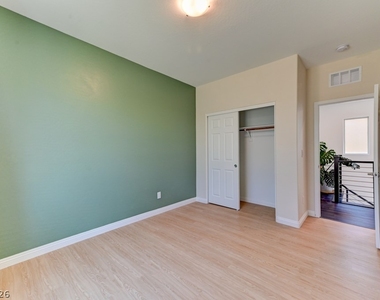12393 Ferry Glide Avenue - Photo Thumbnail 36