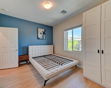 12393 Ferry Glide Avenue - Photo Thumbnail 40