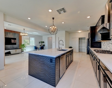 12393 Ferry Glide Avenue - Photo Thumbnail 20