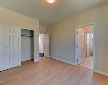 12393 Ferry Glide Avenue - Photo Thumbnail 35