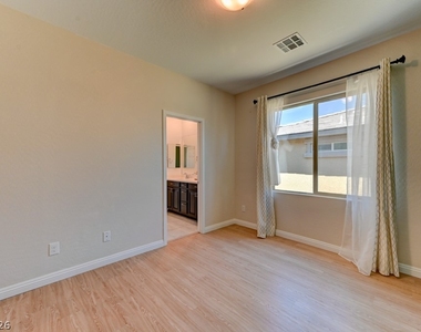 12393 Ferry Glide Avenue - Photo Thumbnail 37