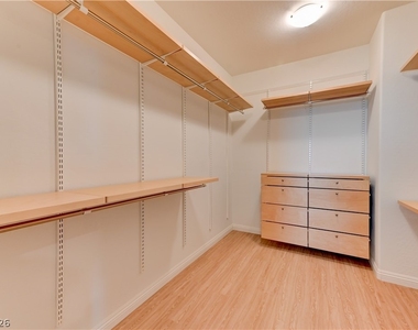 12393 Ferry Glide Avenue - Photo Thumbnail 33