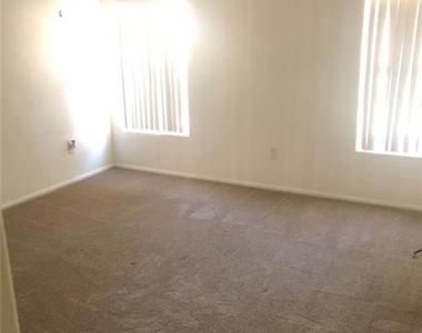 6537 Cape Petrel Street - Photo Thumbnail 5