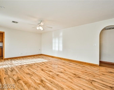 6315 N Park Street - Photo Thumbnail 11