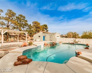 6315 N Park Street - Photo Thumbnail 37