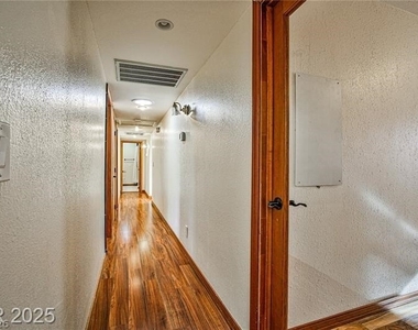 6315 N Park Street - Photo Thumbnail 17