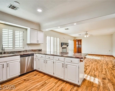 6315 N Park Street - Photo Thumbnail 5