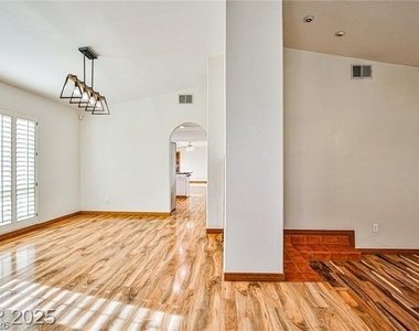 6315 N Park Street - Photo Thumbnail 12