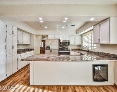 6315 N Park Street - Photo Thumbnail 2