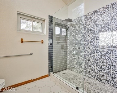 6315 N Park Street - Photo Thumbnail 31