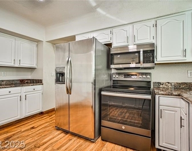 6315 N Park Street - Photo Thumbnail 4