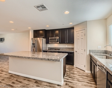 1525 Spiced Wine Avenue - Photo Thumbnail 10
