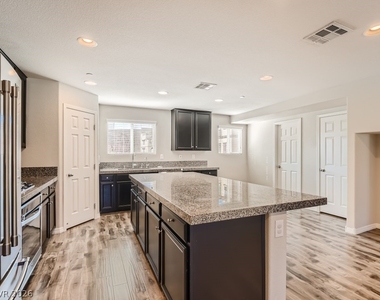 1525 Spiced Wine Avenue - Photo Thumbnail 11