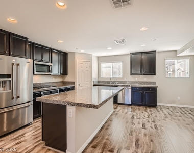 1525 Spiced Wine Avenue - Photo Thumbnail 9