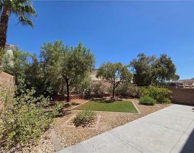 3722 Nestled Oak Avenue - Photo Thumbnail 18