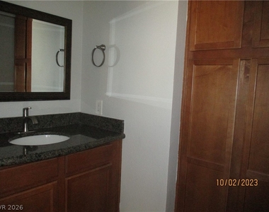 1455 E Katie Avenue - Photo Thumbnail 8