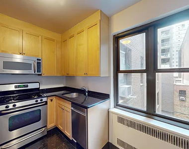 141 East 56th Street - Photo Thumbnail 3