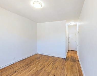 624 East 11th Street - Photo Thumbnail 3