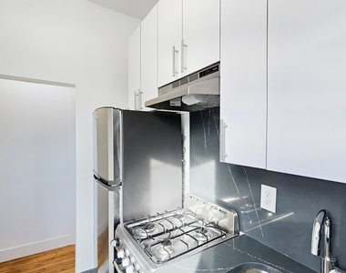 624 East 11th Street - Photo Thumbnail 2