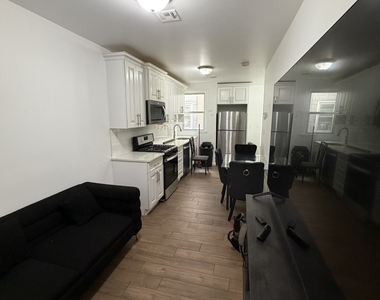 18-79 Woodbine Street - Photo Thumbnail 3
