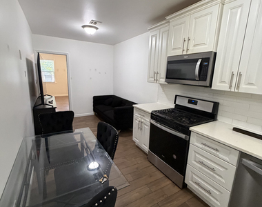 18-79 Woodbine Street - Photo Thumbnail 5