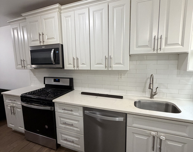 18-79 Woodbine Street - Photo Thumbnail 7