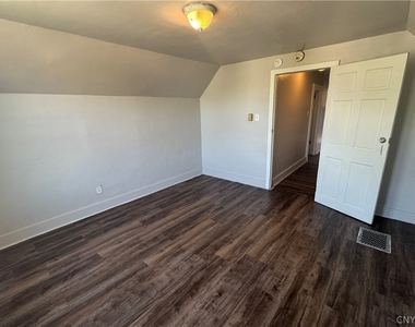 108 Gold Street - Photo Thumbnail 2